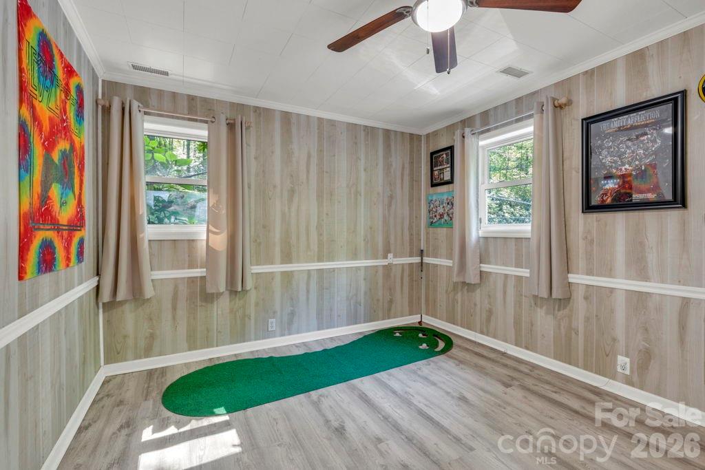 1199 Deer Park Lake Road — Spruce Pine