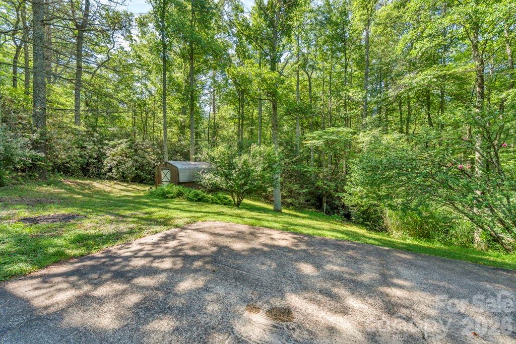 1199 Deer Park Lake Road — Spruce Pine