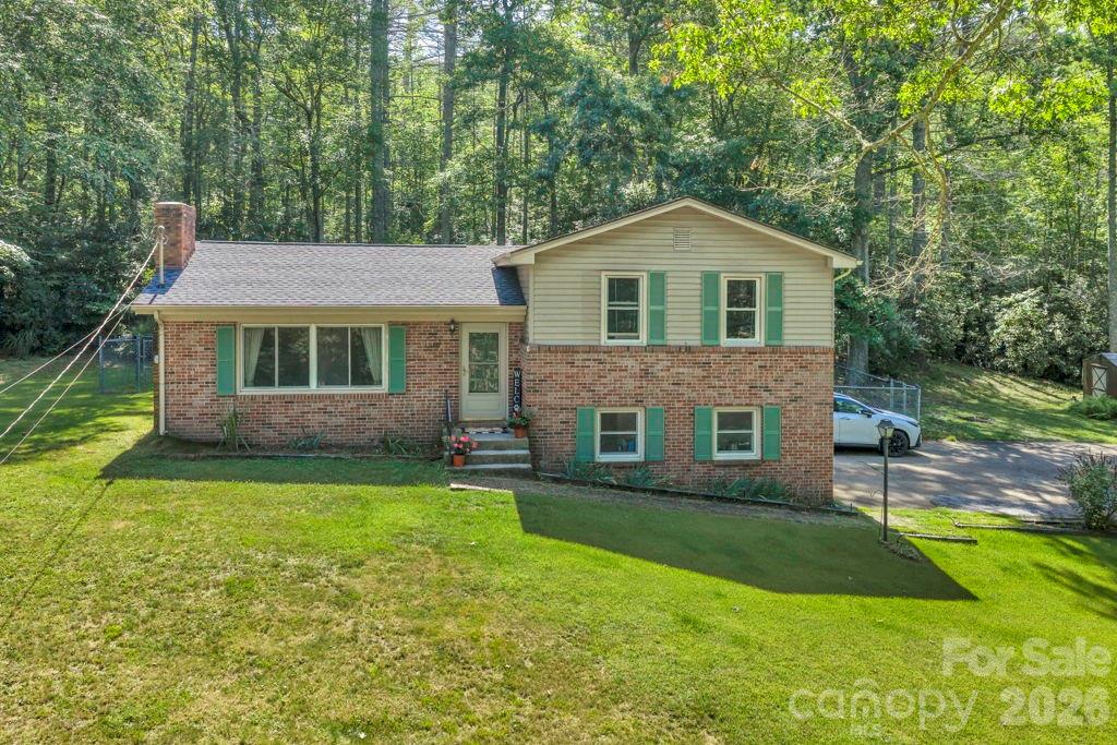 1199 Deer Park Lake Road — Spruce Pine