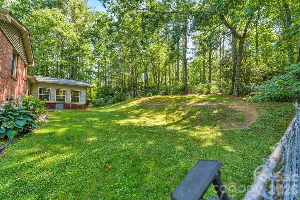1199 Deer Park Lake Road — Spruce Pine