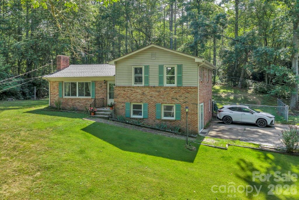 1199 Deer Park Lake Road — Spruce Pine