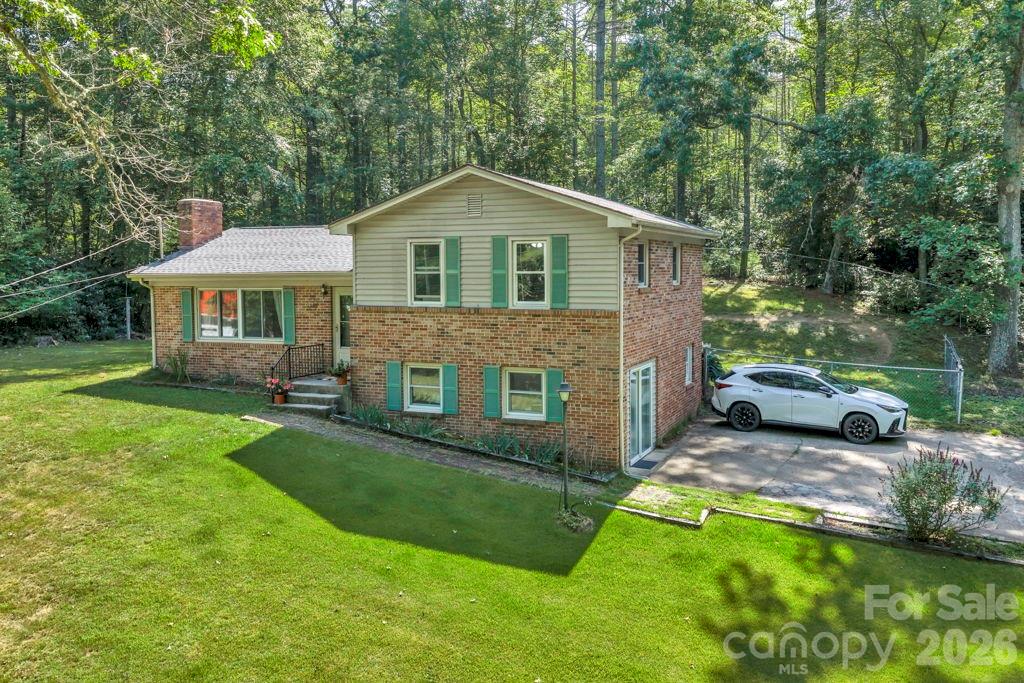 1199 Deer Park Lake Road — Spruce Pine