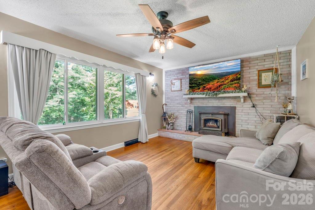 1199 Deer Park Lake Road — Spruce Pine