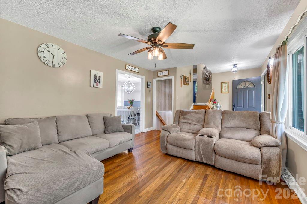 1199 Deer Park Lake Road — Spruce Pine