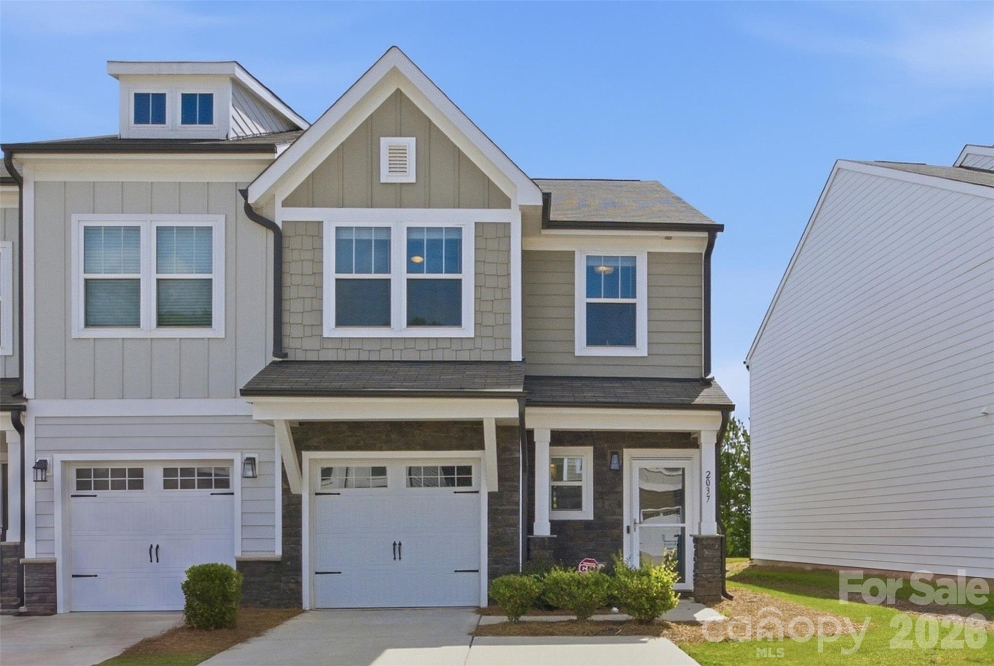 2037 Crooked Oak Lane — York