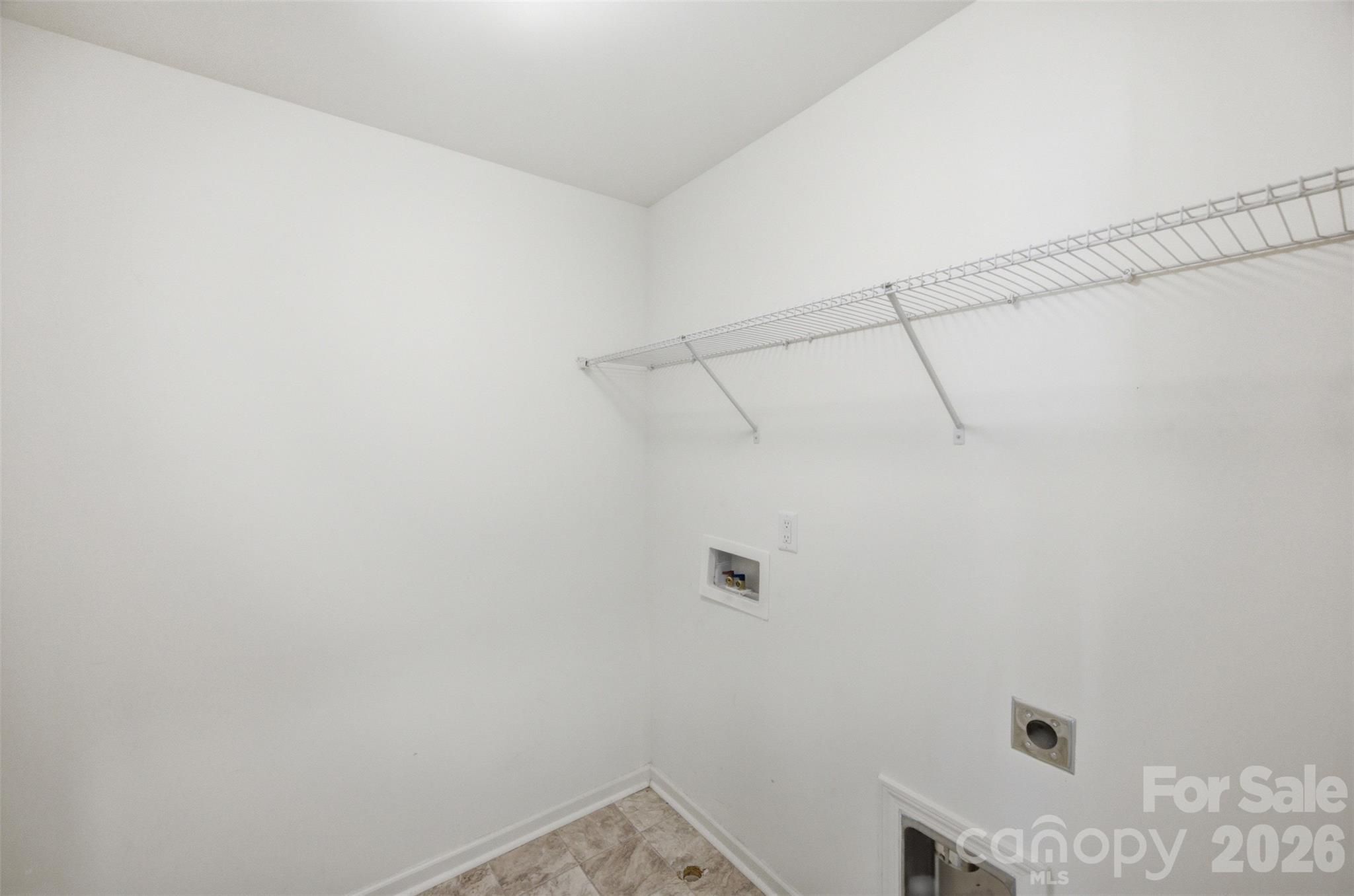2037 Crooked Oak Lane — York