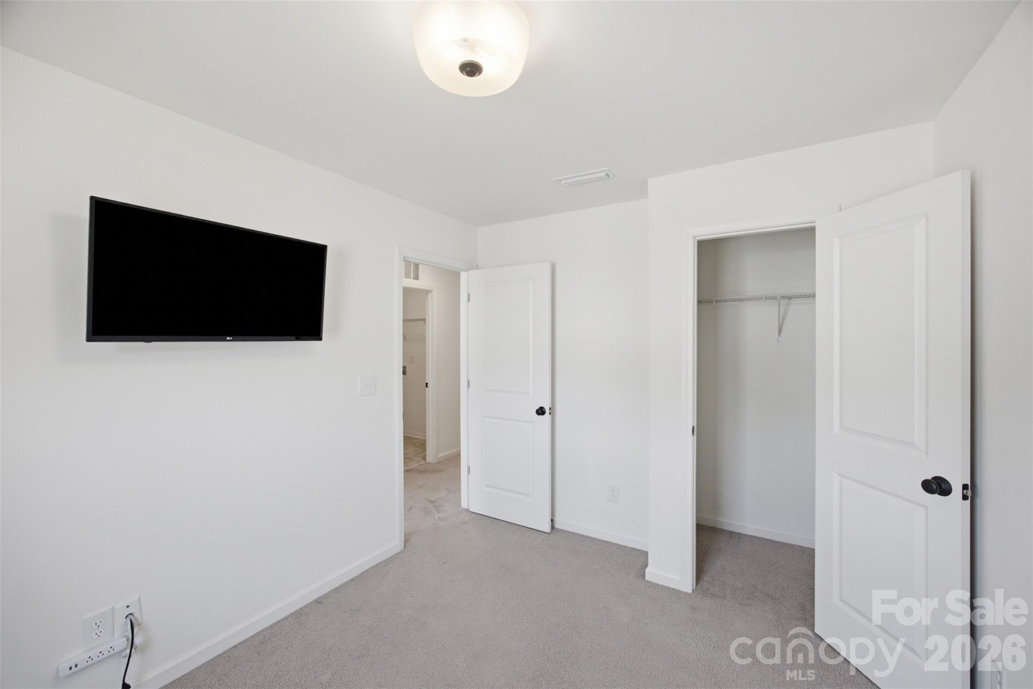 2037 Crooked Oak Lane — York