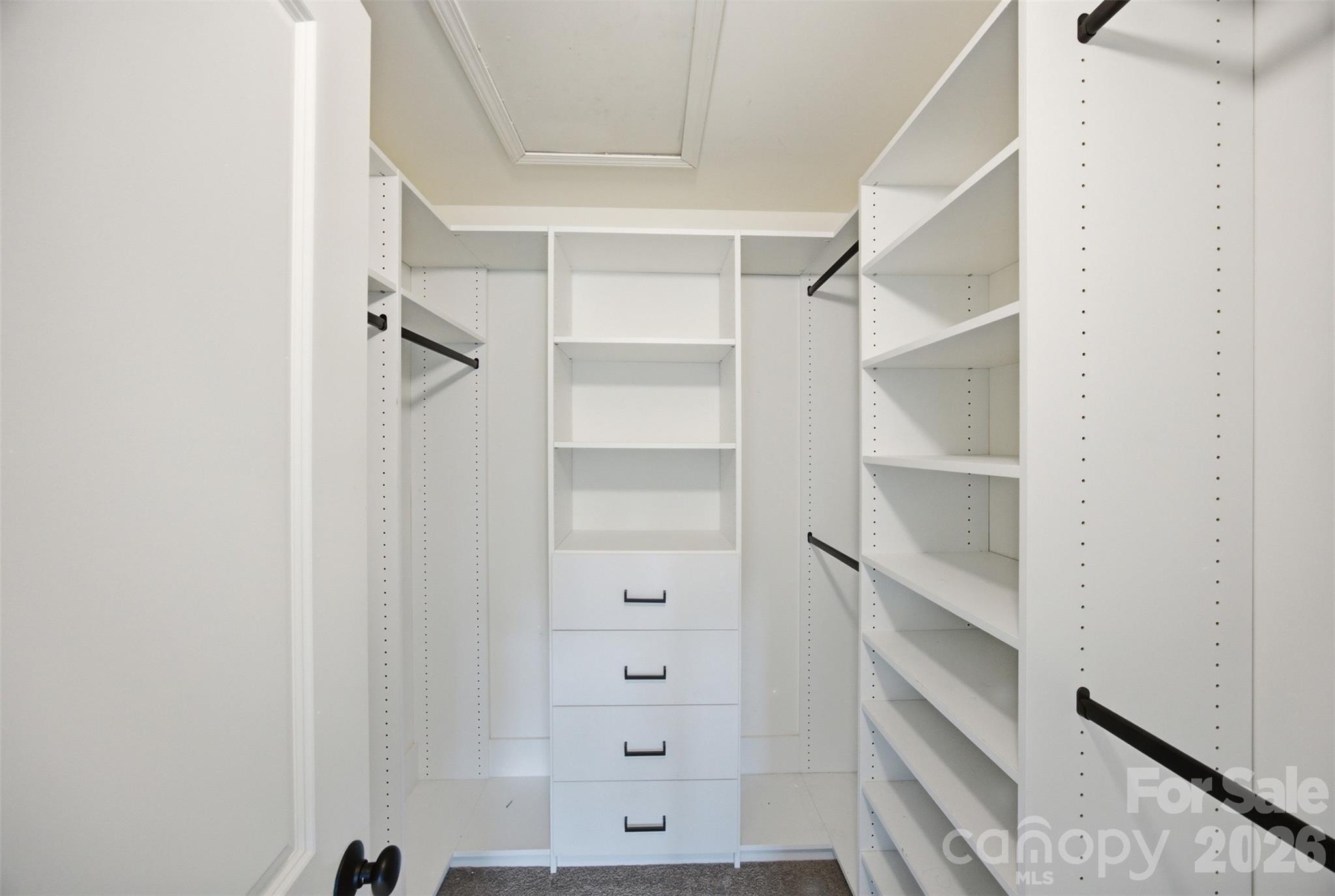 2037 Crooked Oak Lane — York