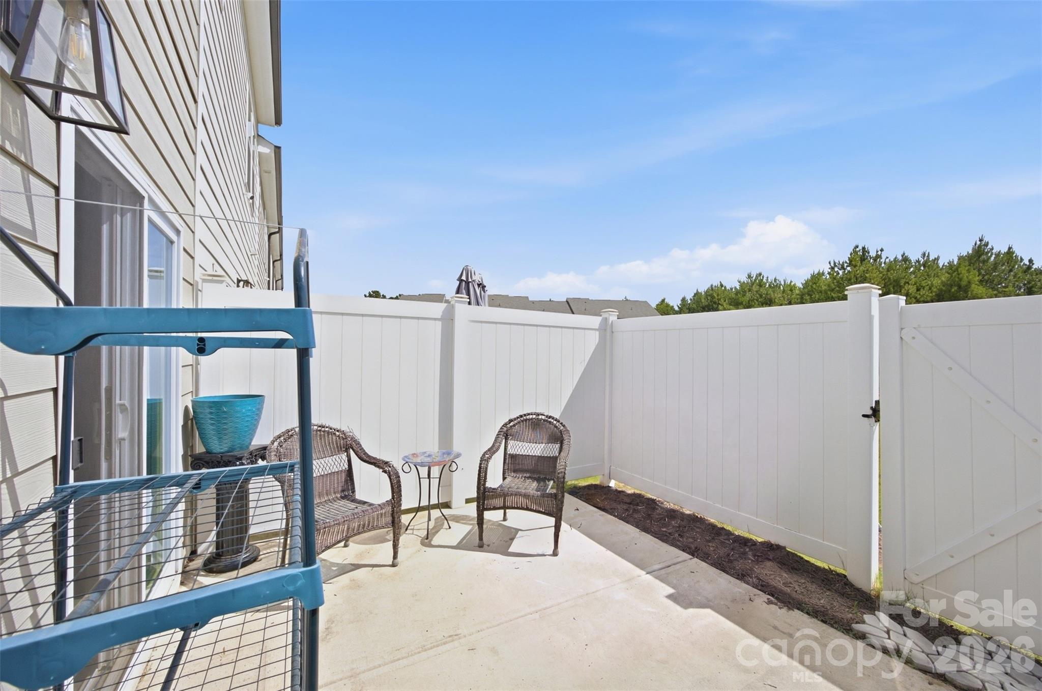 2037 Crooked Oak Lane — York