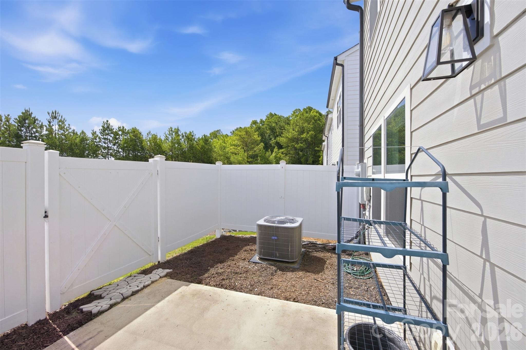 2037 Crooked Oak Lane — York
