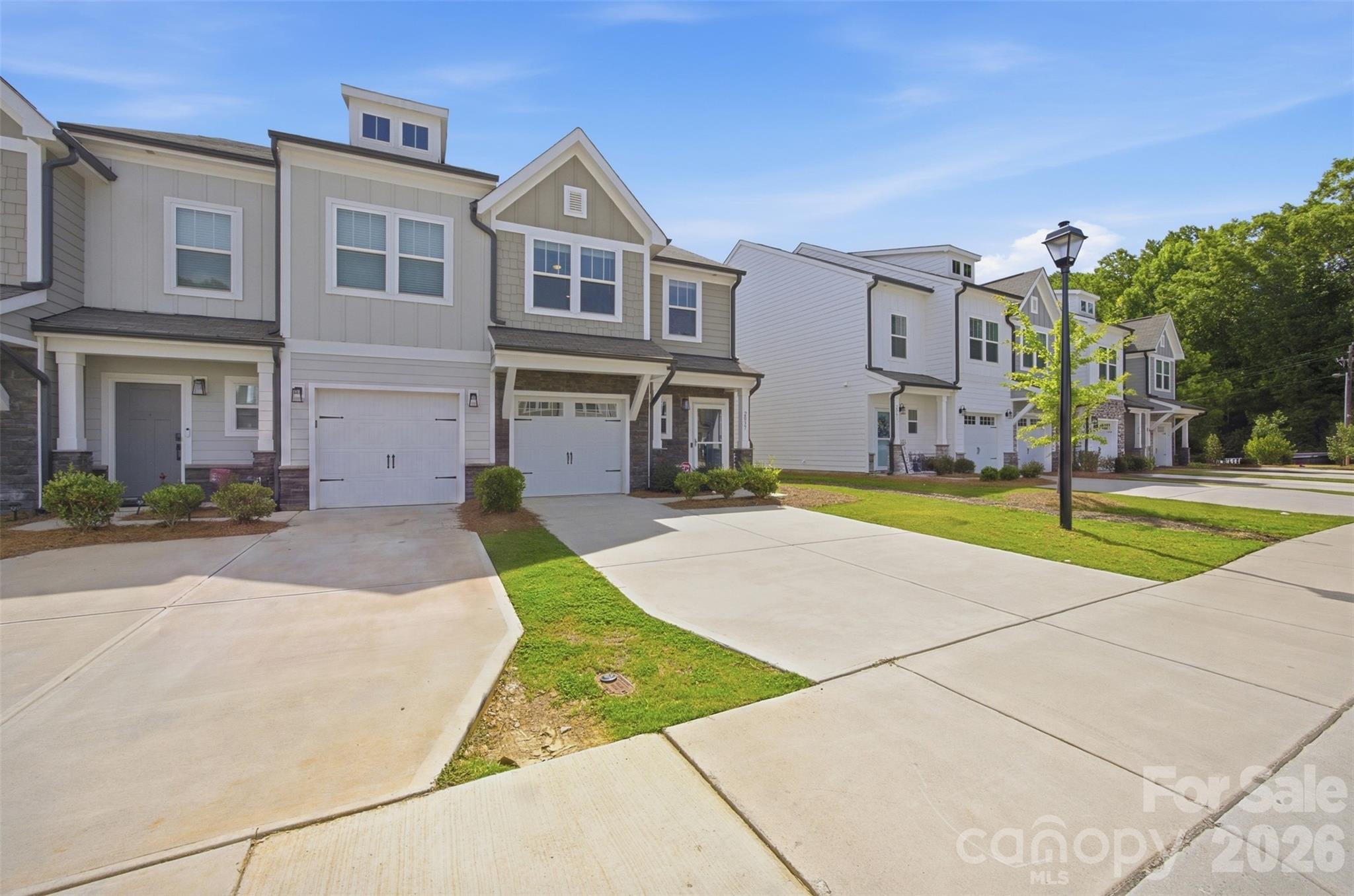 2037 Crooked Oak Lane — York