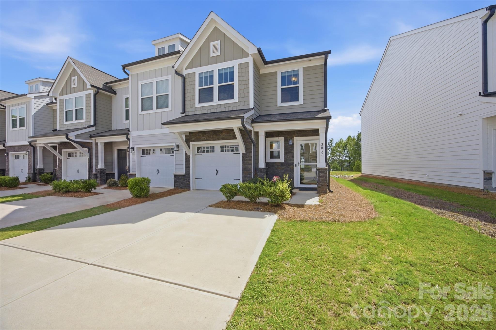 2037 Crooked Oak Lane — York