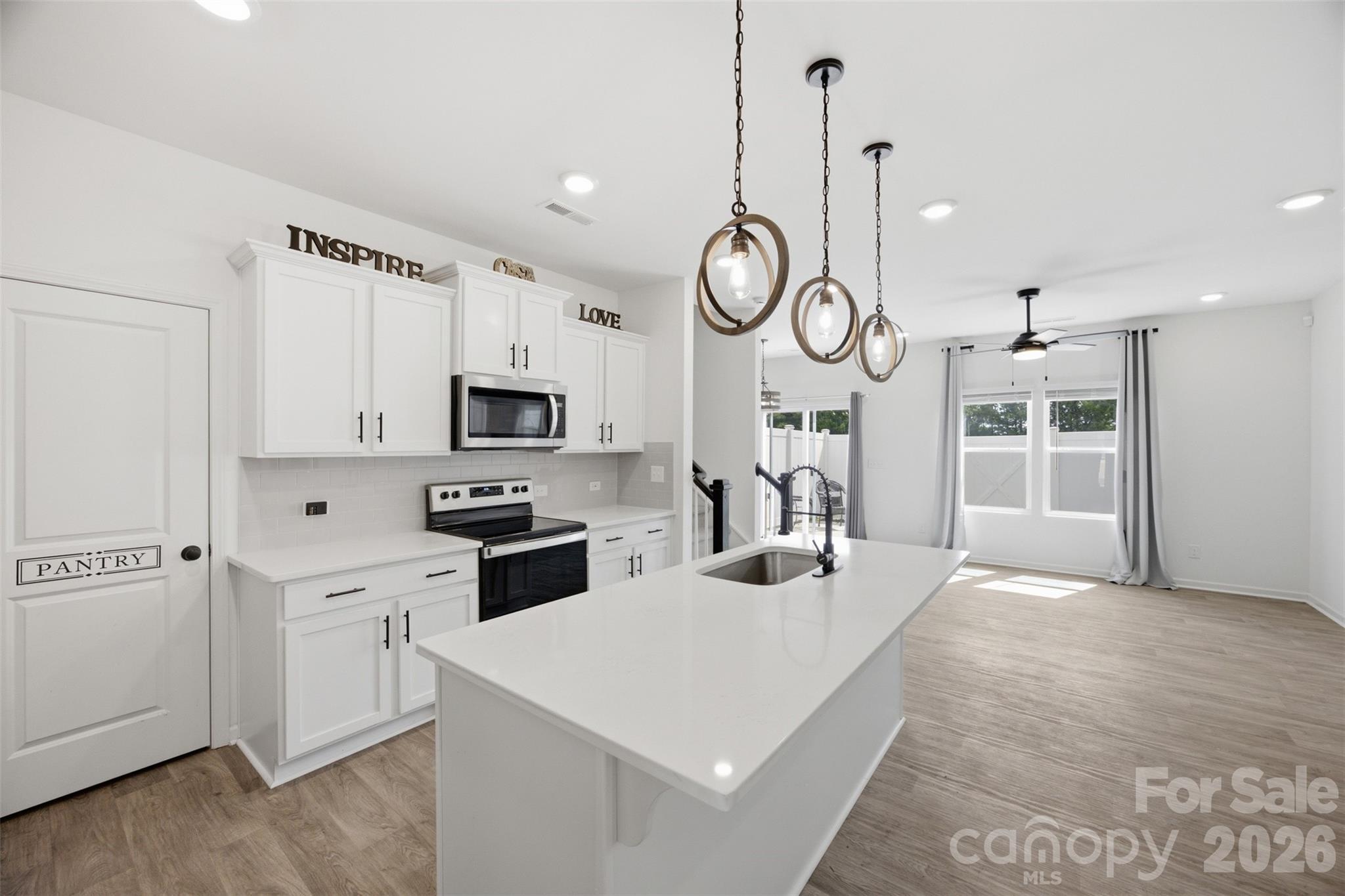 2037 Crooked Oak Lane — York