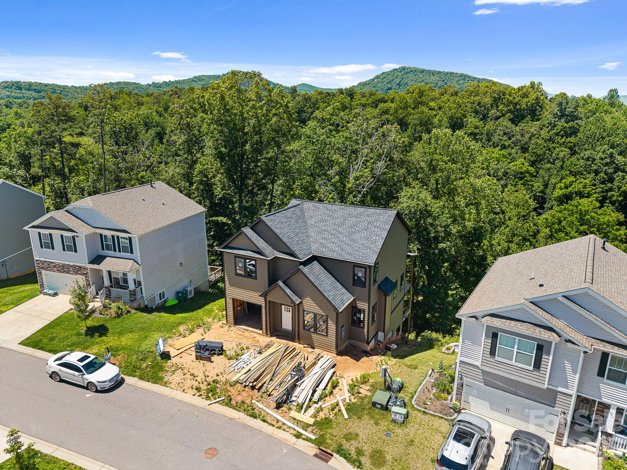 914 Newport Court — Asheville