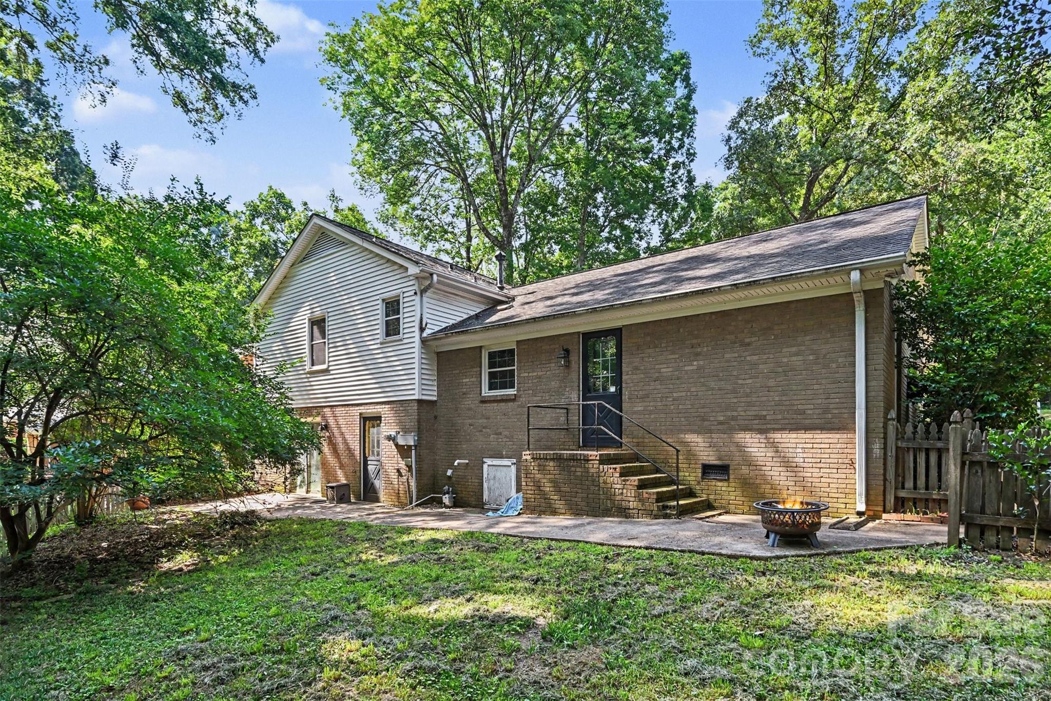 6207 Honegger Drive — Charlotte