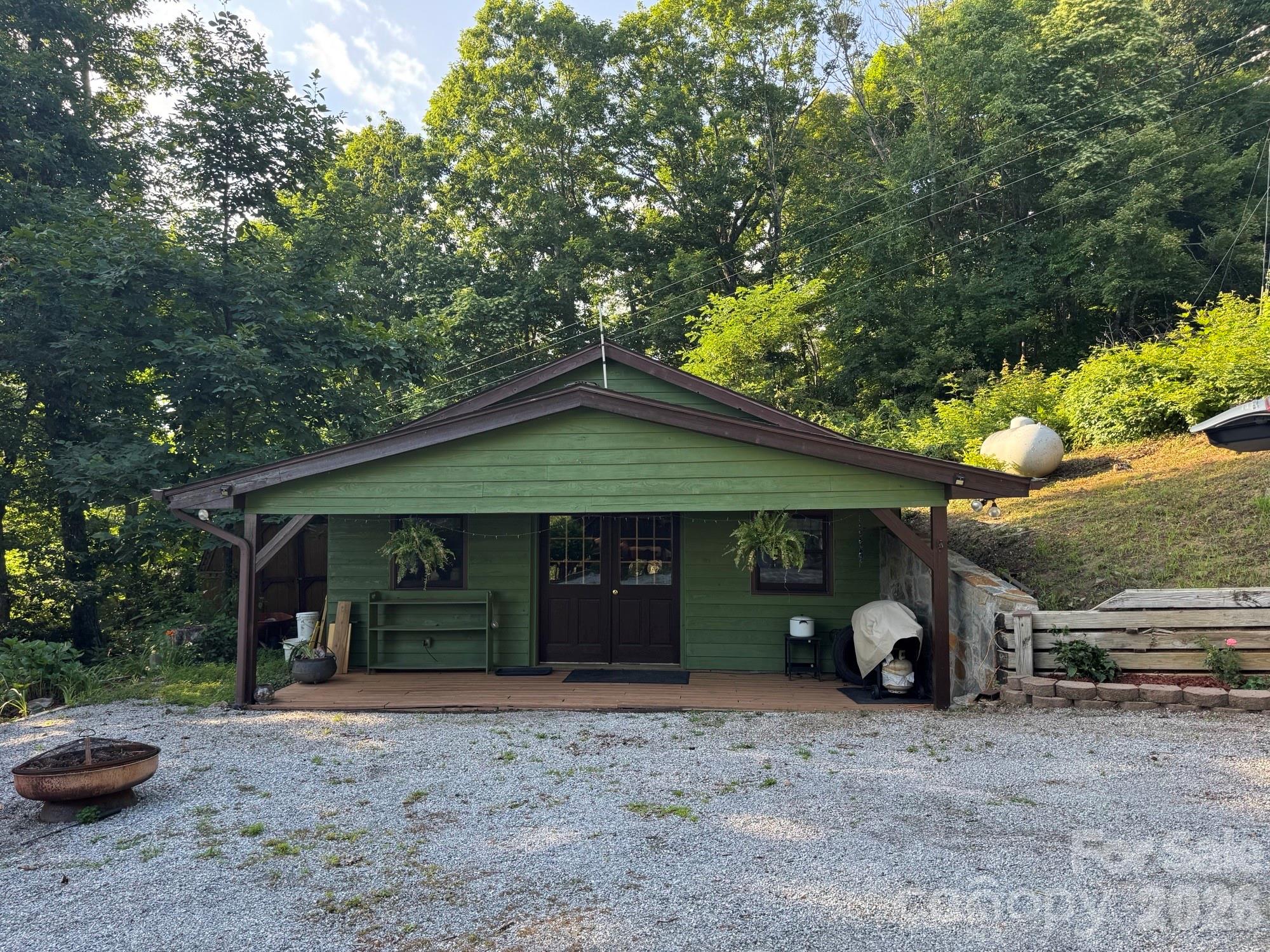 1347 Wipprecht Drive — Spruce Pine