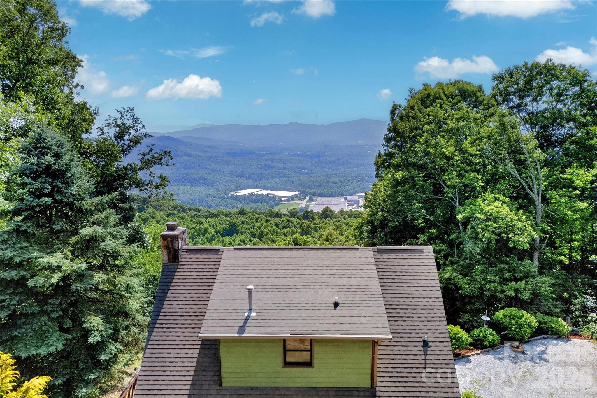 1347 Wipprecht Drive — Spruce Pine