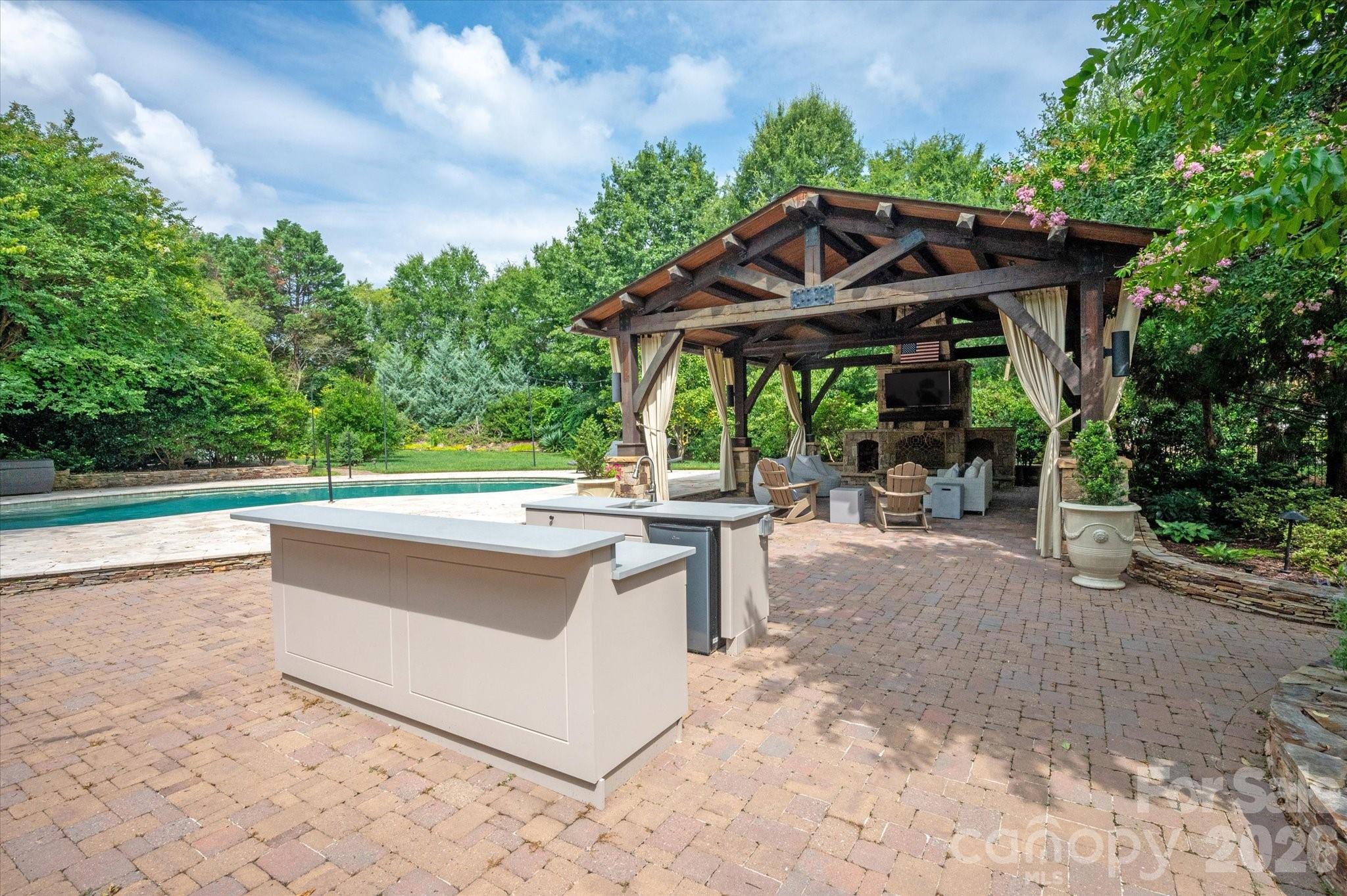 11423 Colonial Country Lane — Charlotte