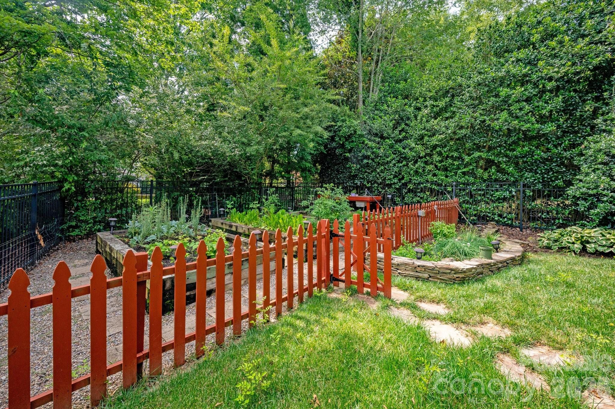 11423 Colonial Country Lane — Charlotte