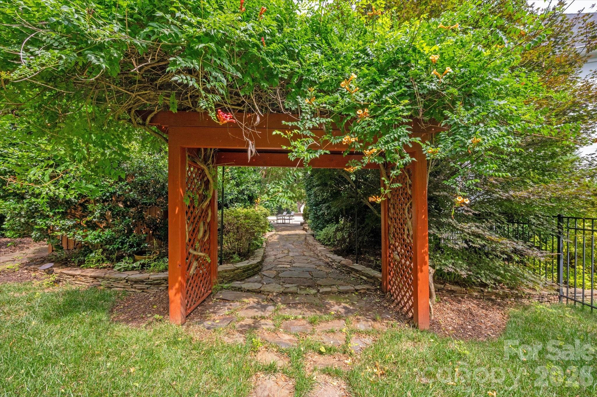 11423 Colonial Country Lane — Charlotte