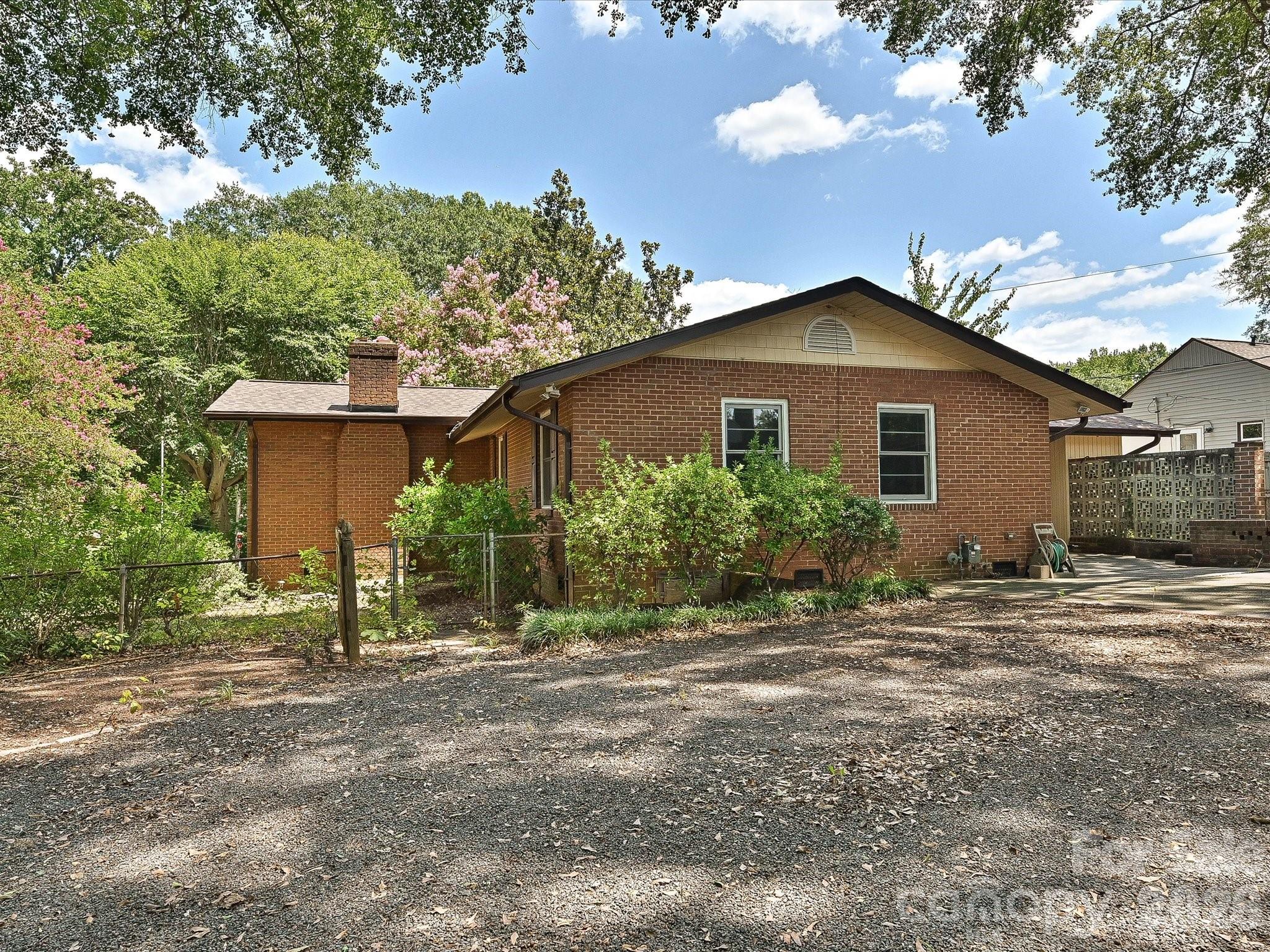 3000 Barfield Drive — Charlotte