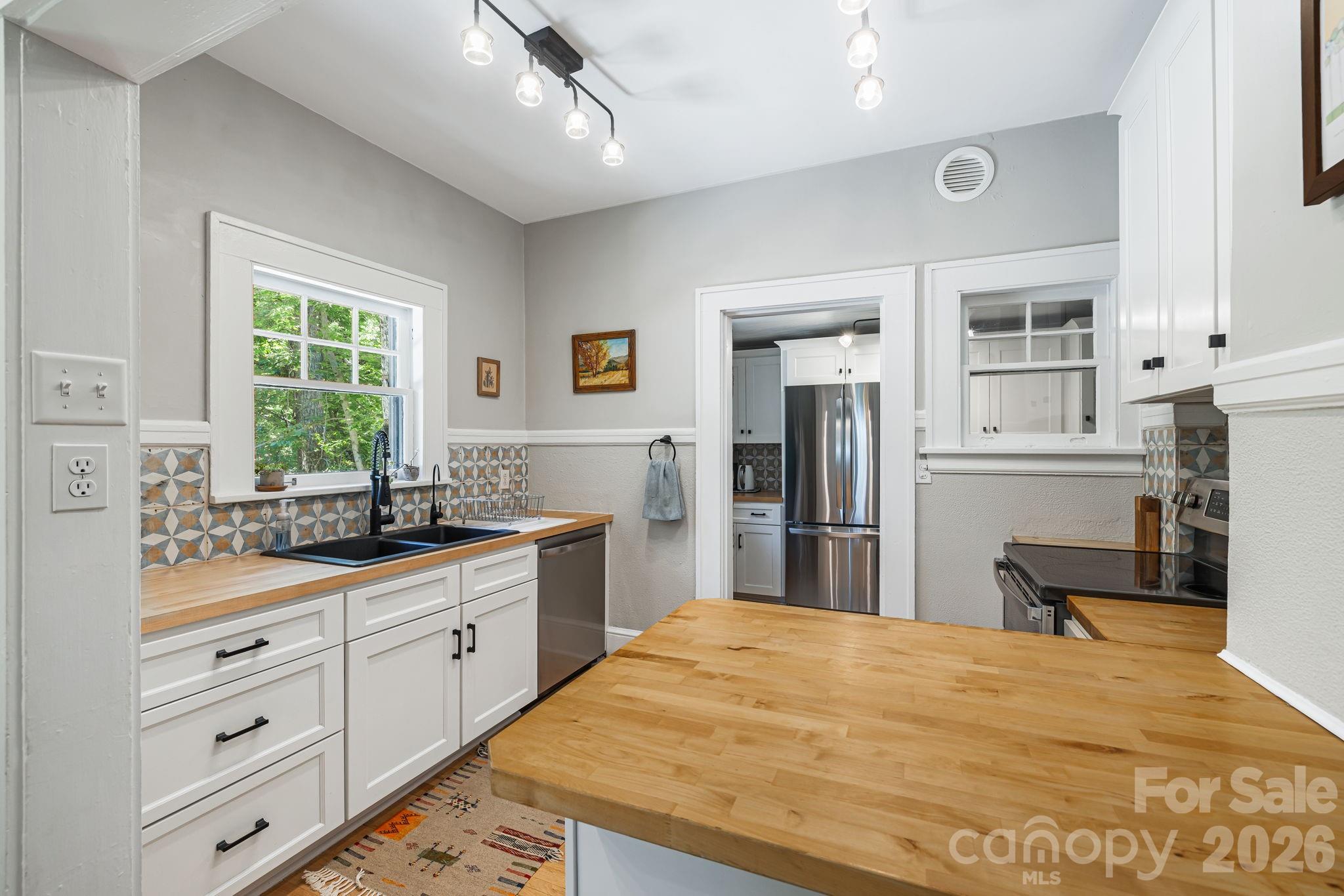 25 Saint Dunstans Circle — Asheville