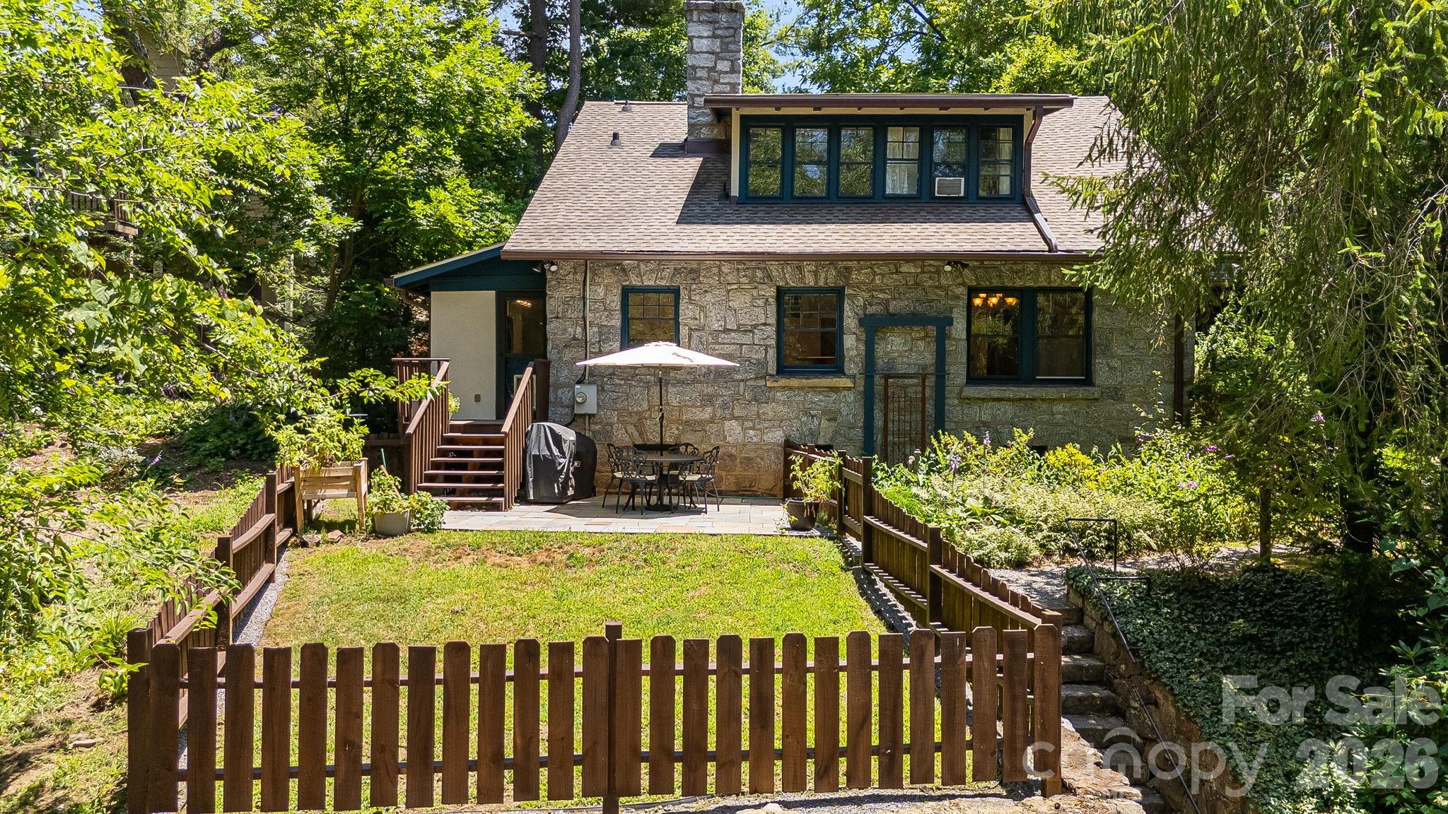 25 Saint Dunstans Circle — Asheville