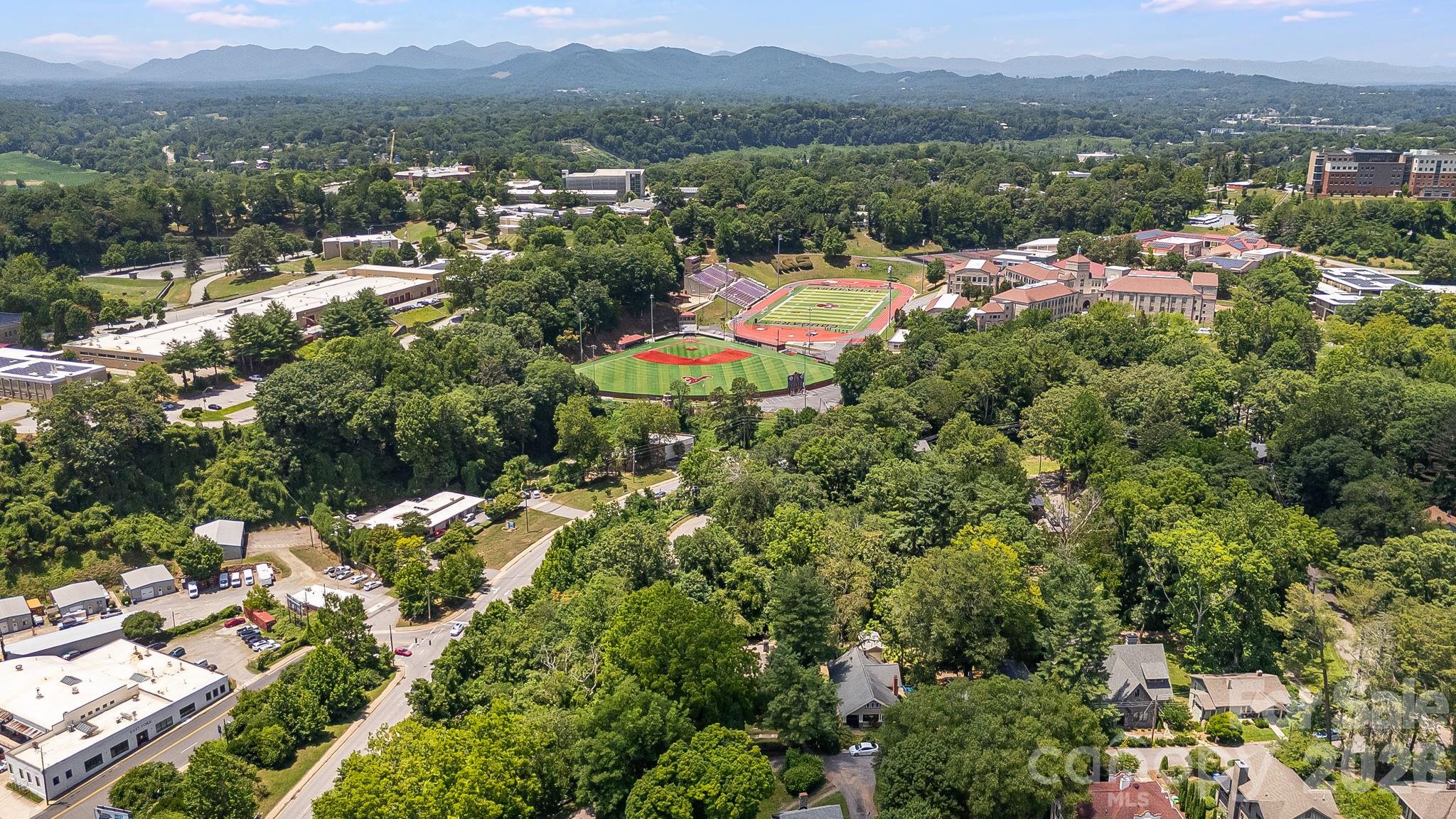 25 Saint Dunstans Circle — Asheville