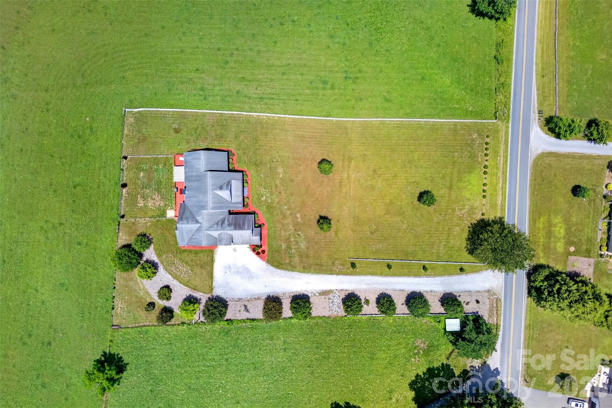 1174 Dale Road — Spruce Pine