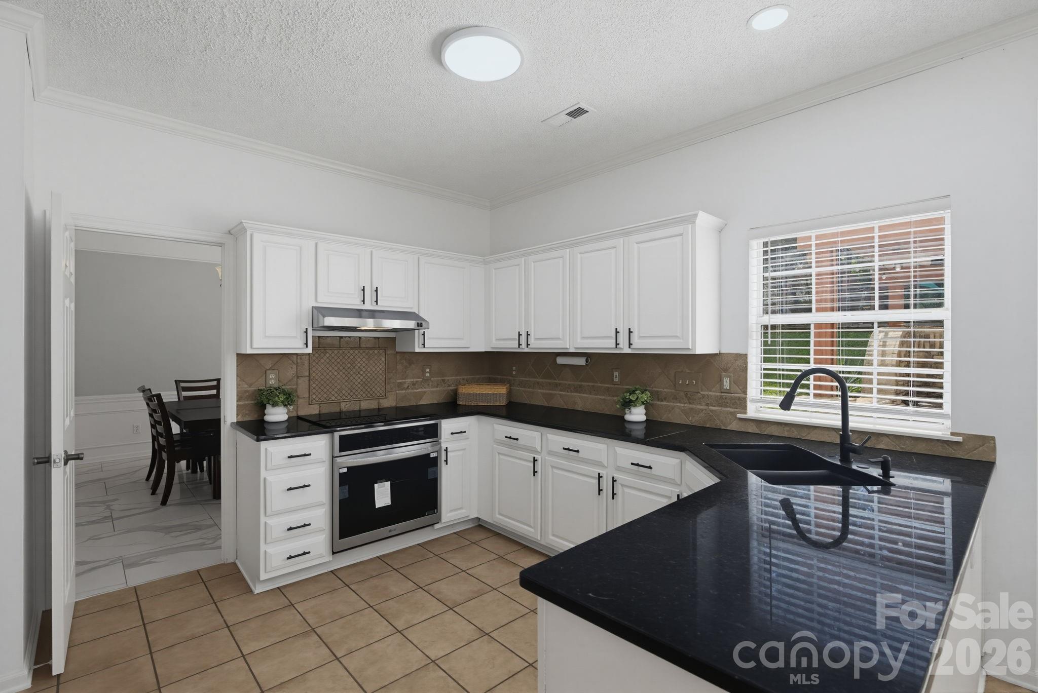 6813 Neuhoff Lane — Charlotte