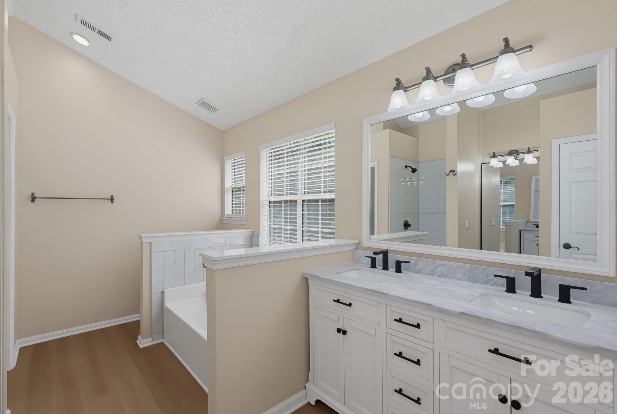6813 Neuhoff Lane — Charlotte