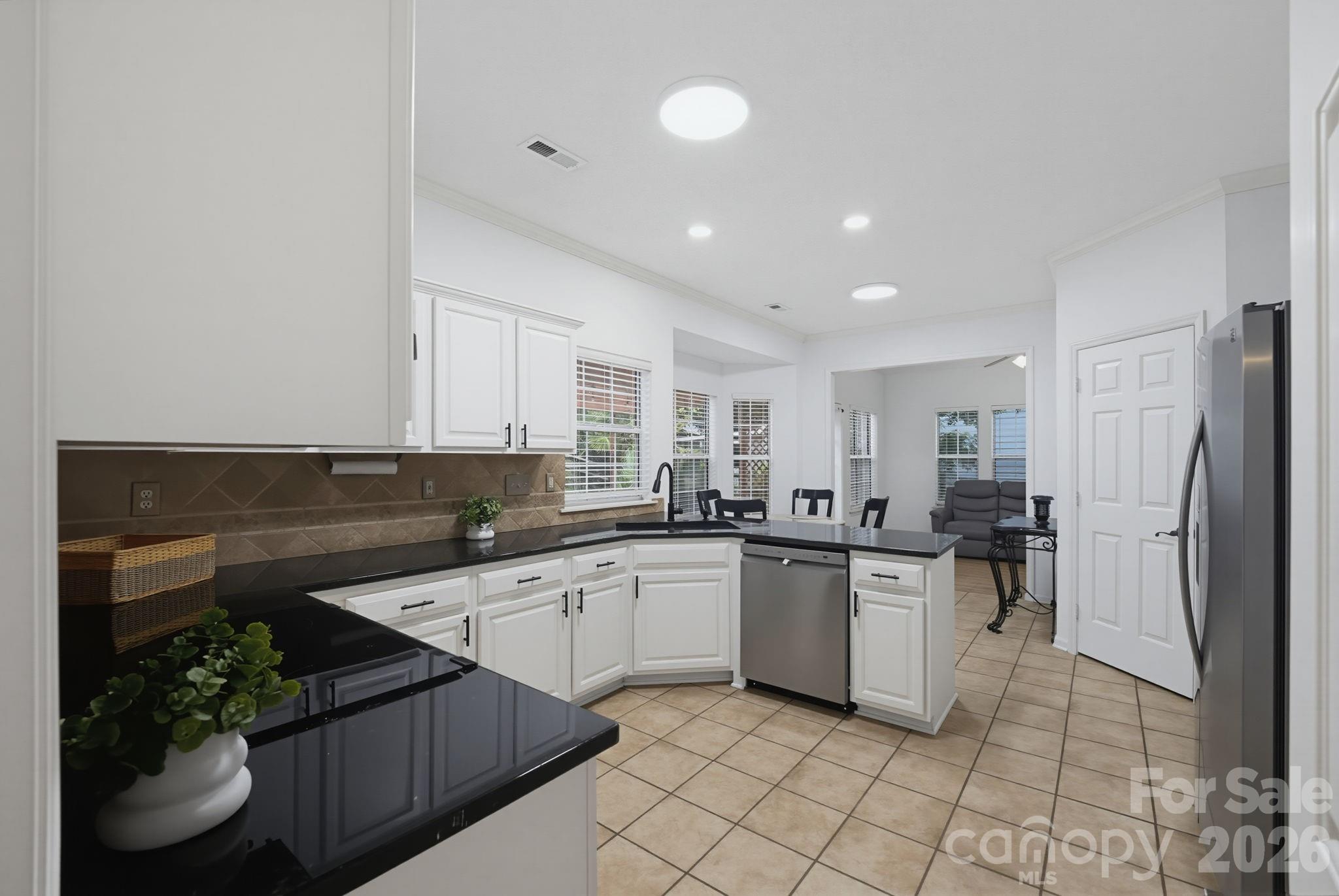 6813 Neuhoff Lane — Charlotte