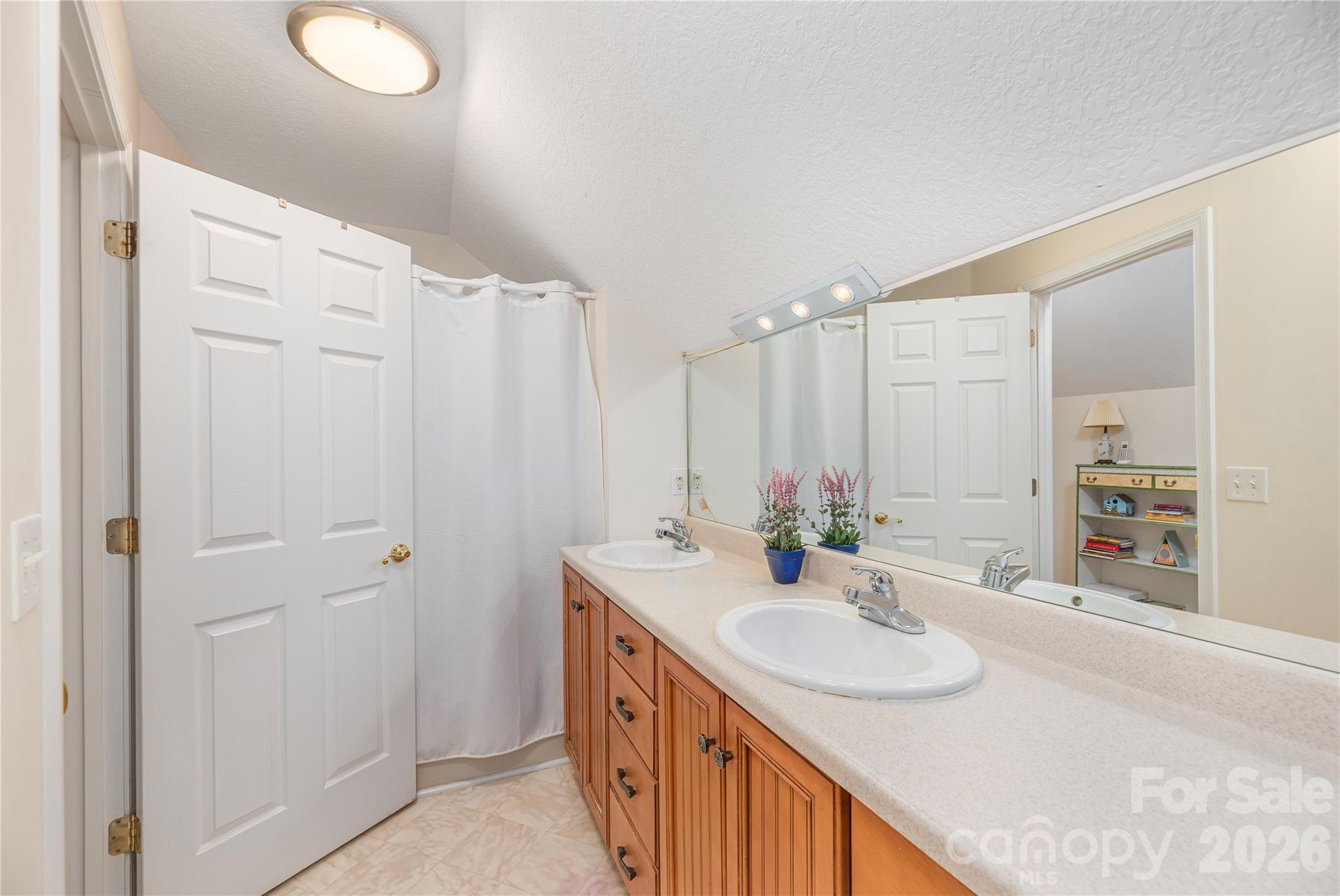 1075 Moody Farm Road — Maggie Valley