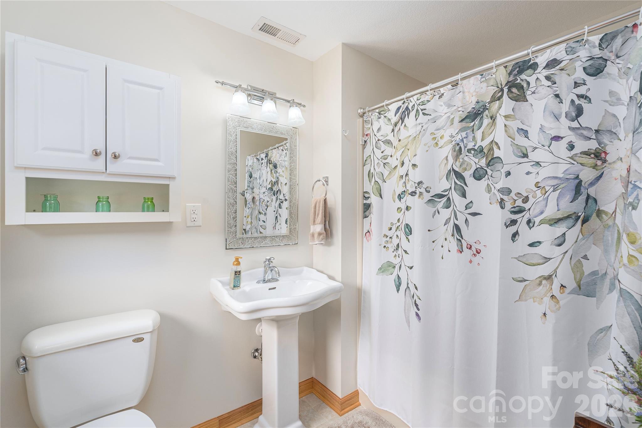 1075 Moody Farm Road — Maggie Valley