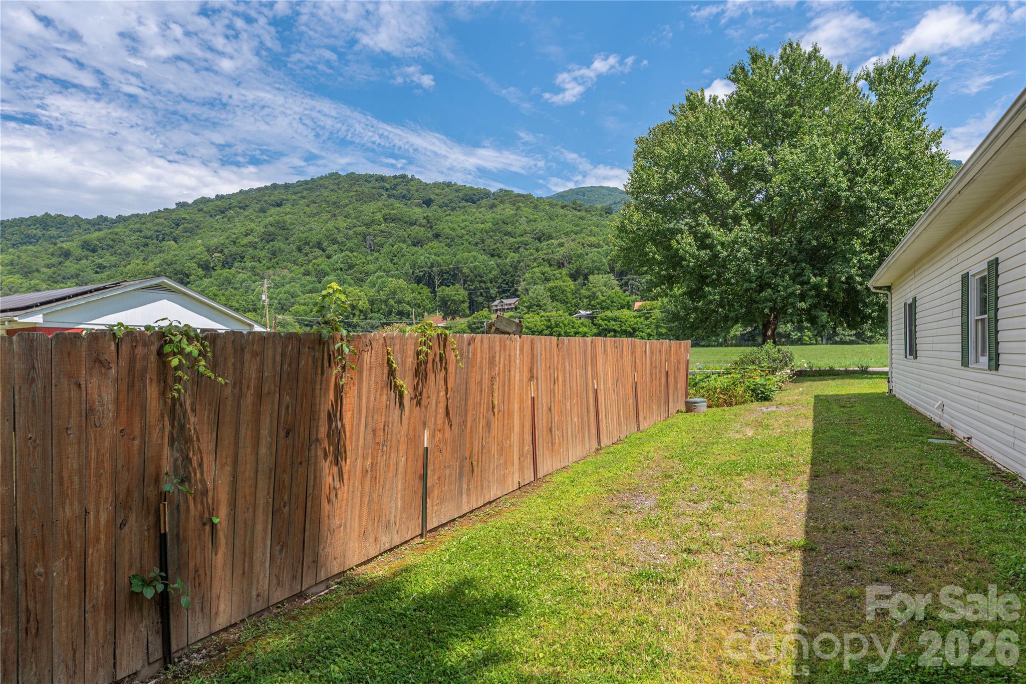 1075 Moody Farm Road — Maggie Valley