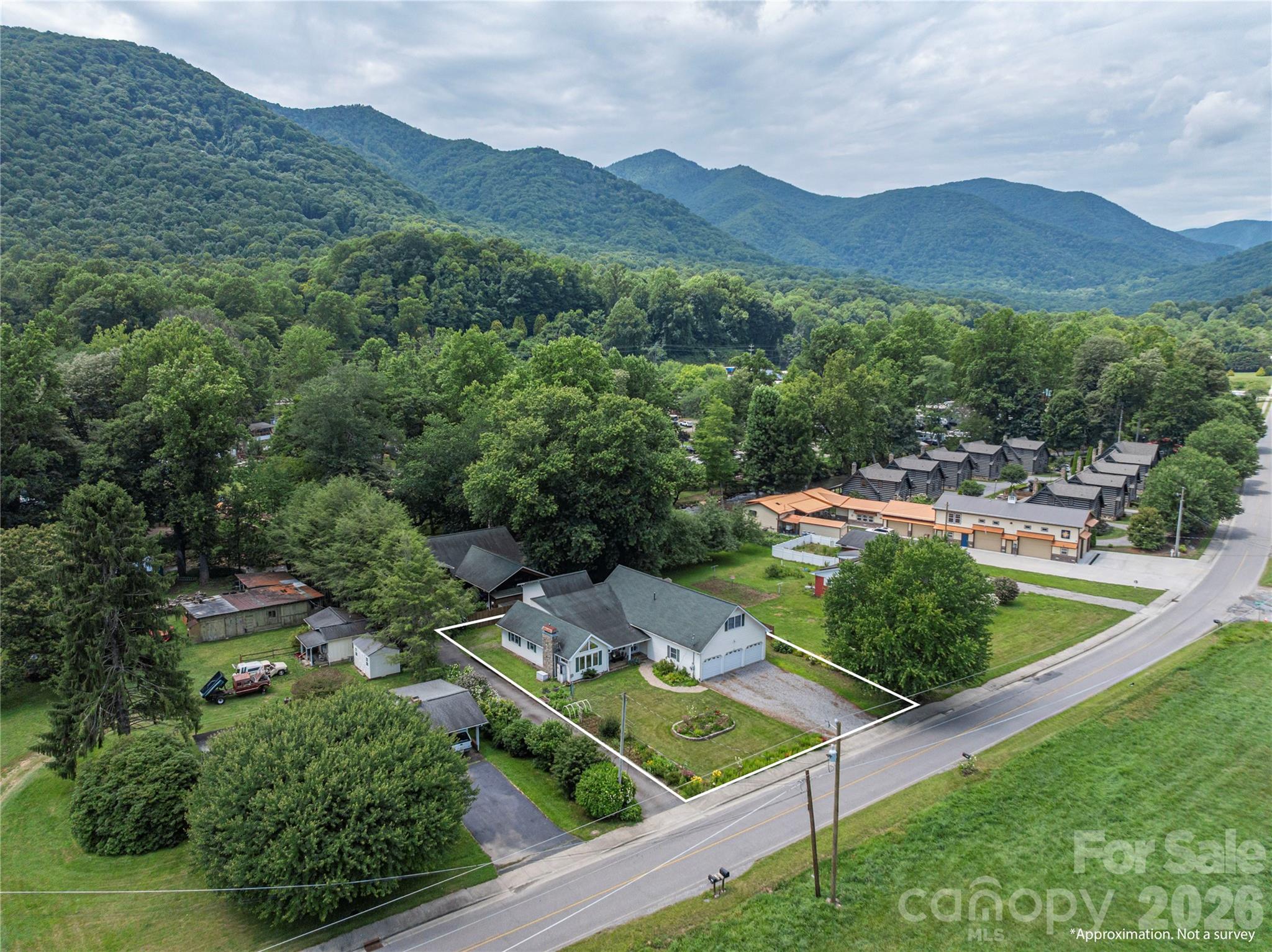 1075 Moody Farm Road — Maggie Valley
