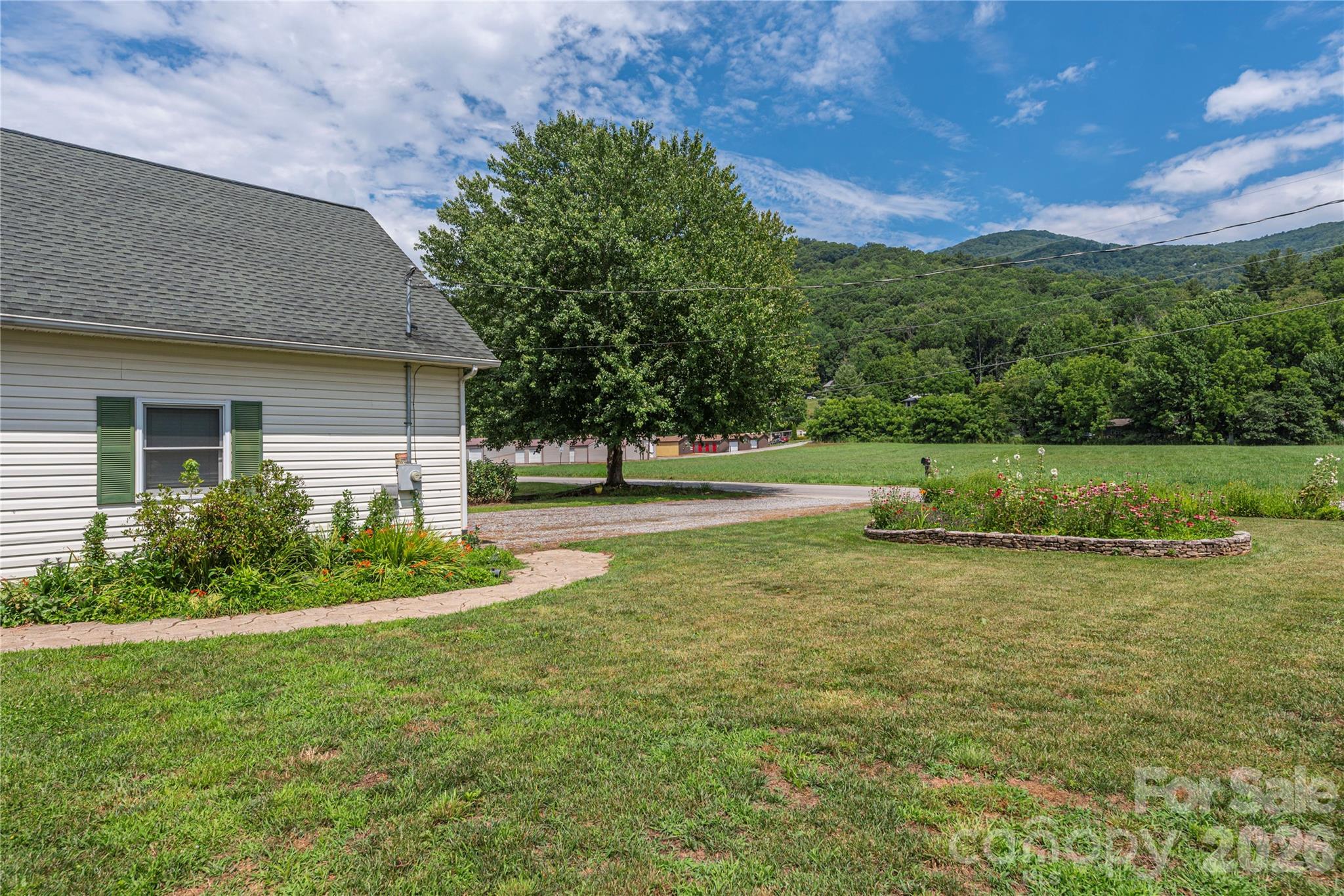 1075 Moody Farm Road — Maggie Valley