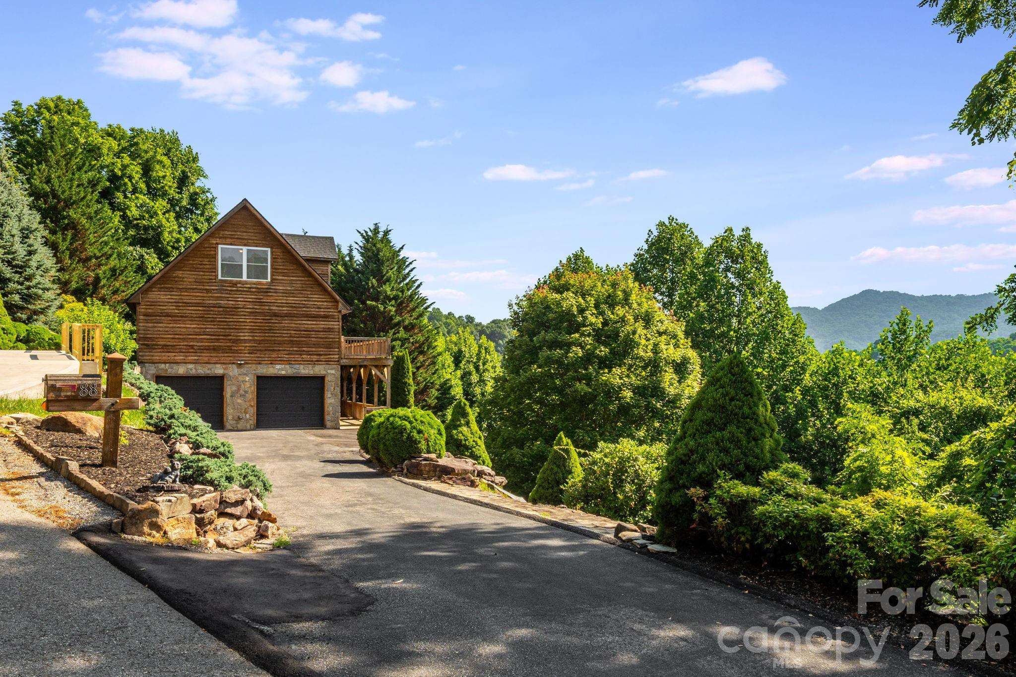 88 Mayflower Court — Waynesville