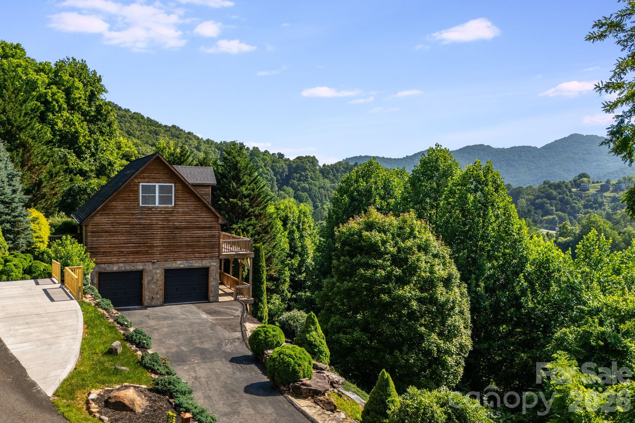 88 Mayflower Court — Waynesville