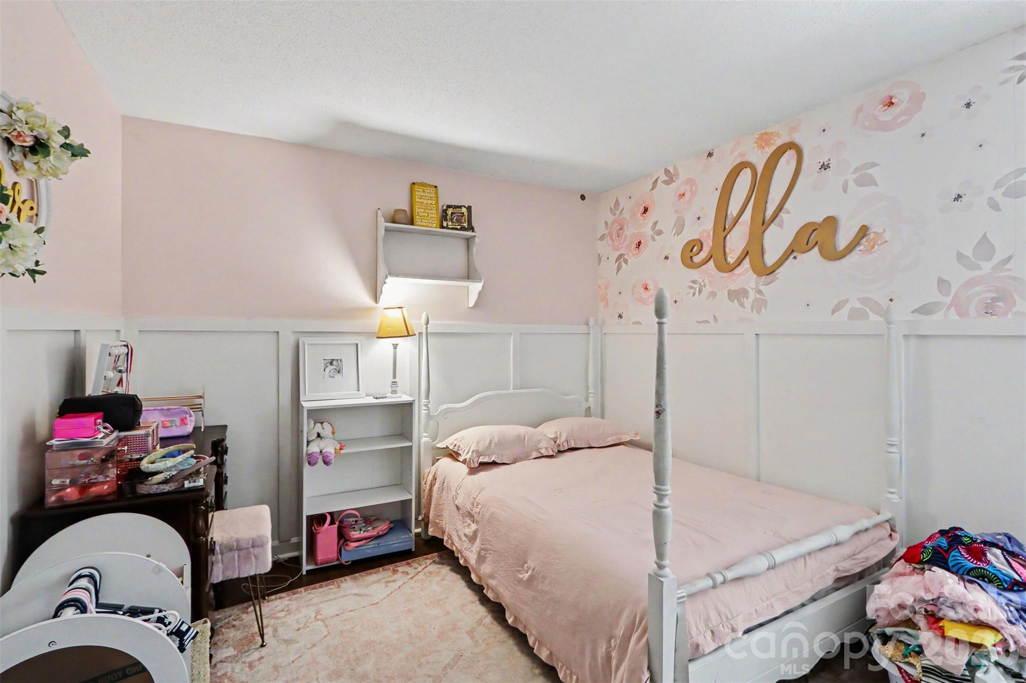 320 Sunnywood Lane — Charlotte