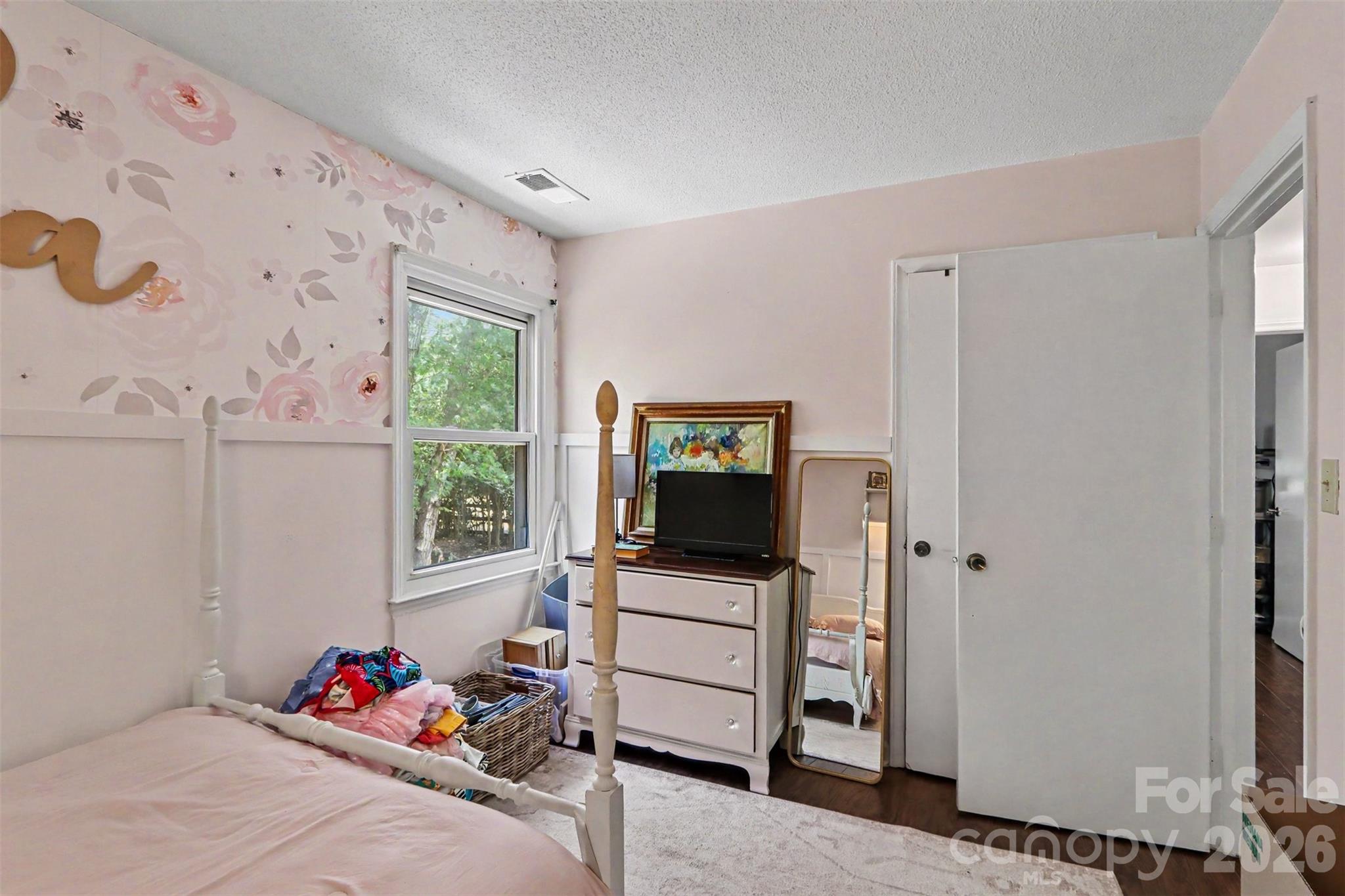 320 Sunnywood Lane — Charlotte