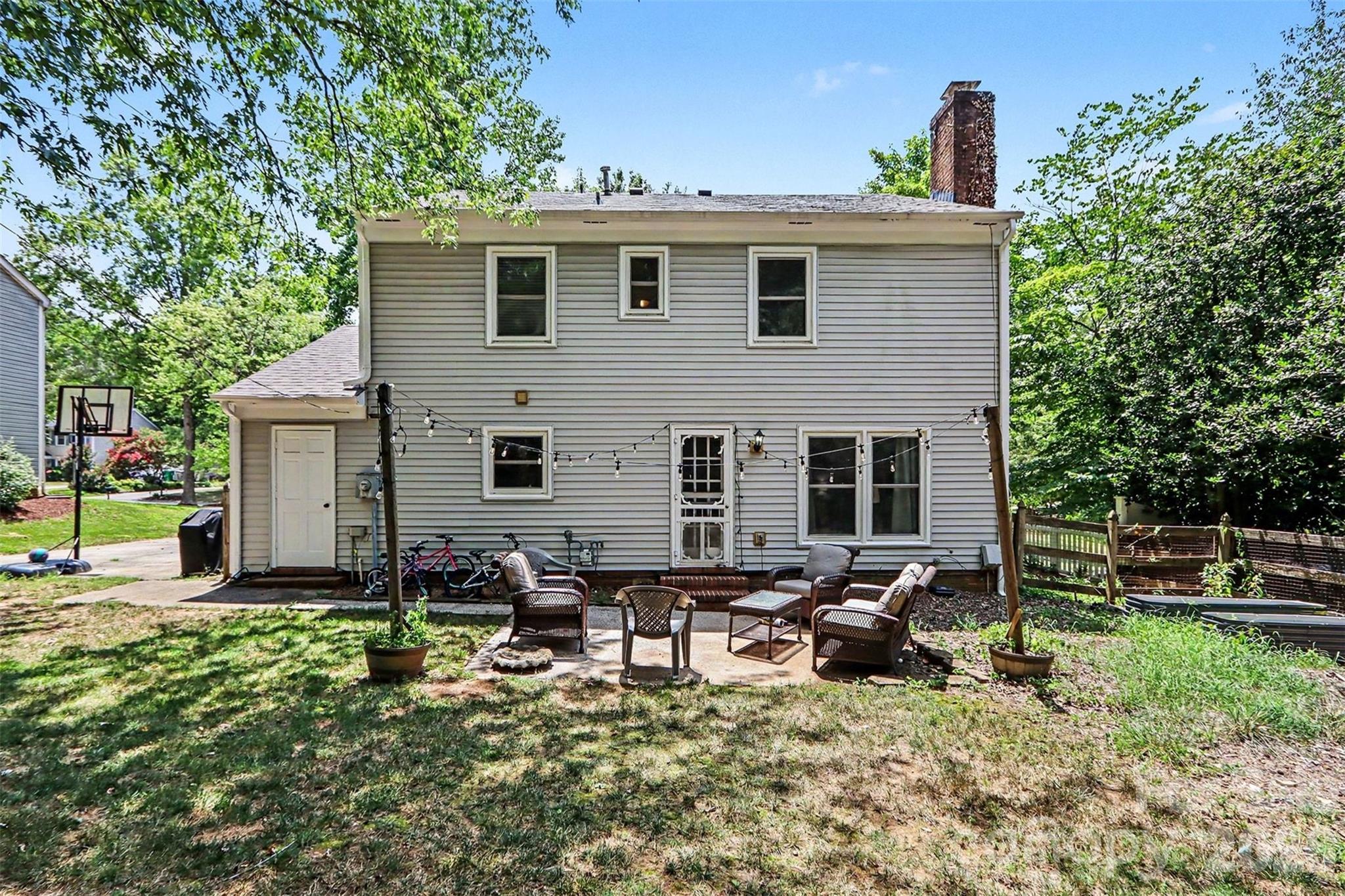 320 Sunnywood Lane — Charlotte