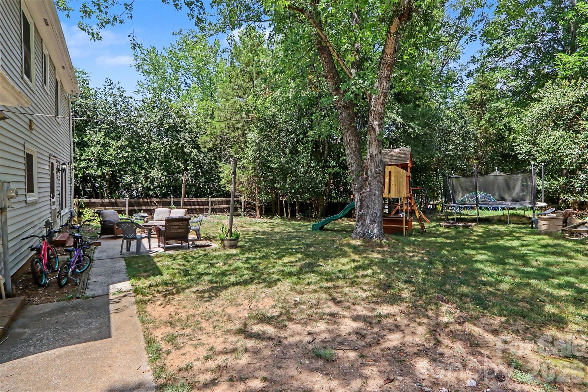 320 Sunnywood Lane — Charlotte