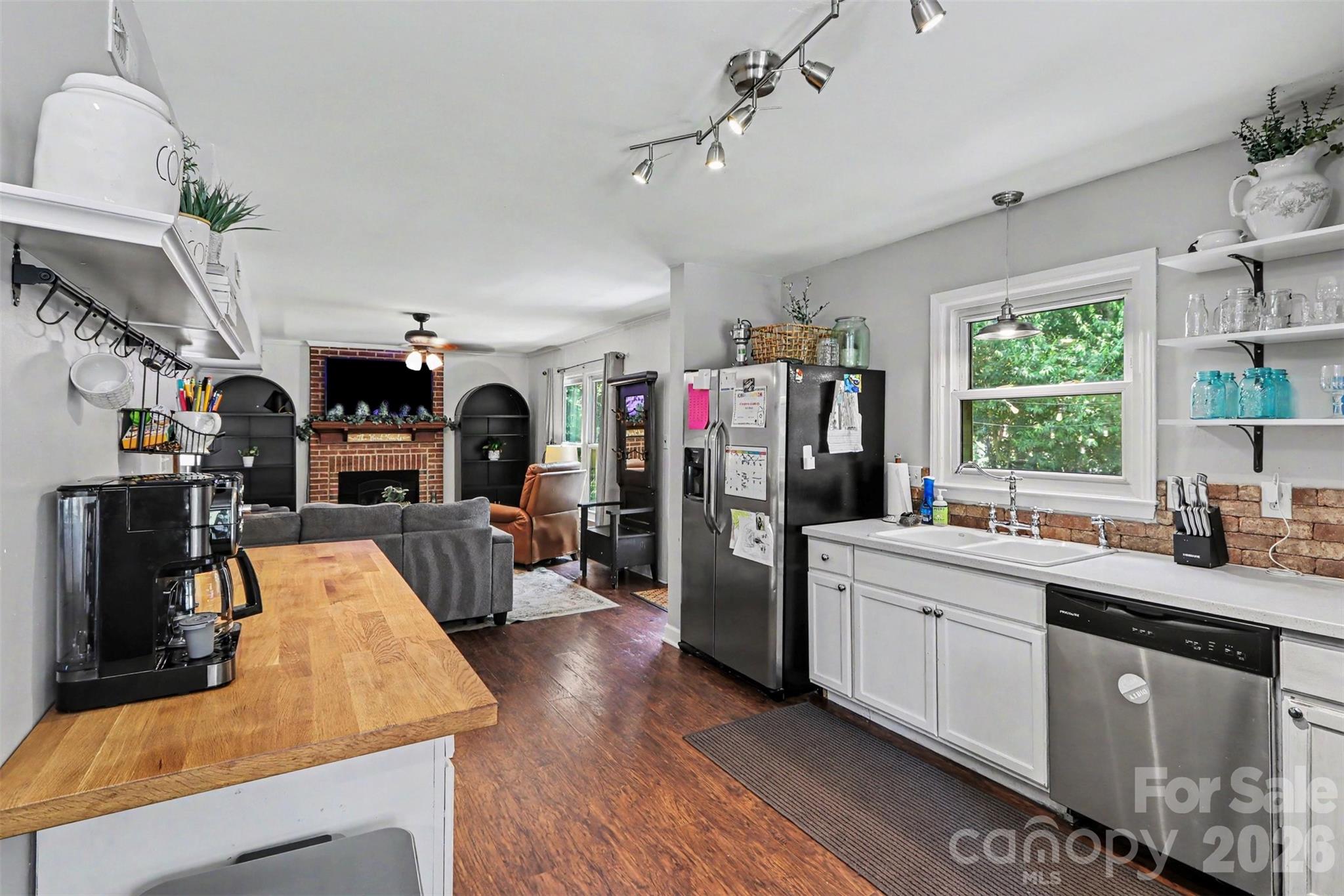 320 Sunnywood Lane — Charlotte