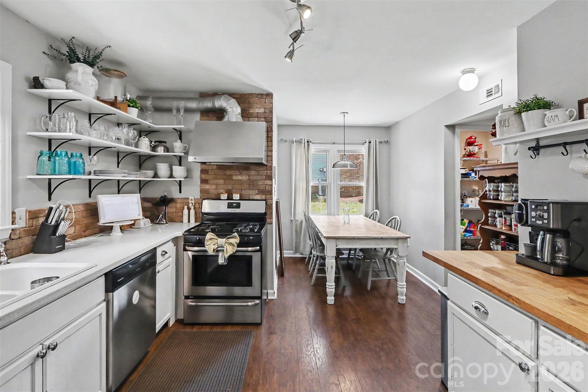320 Sunnywood Lane — Charlotte