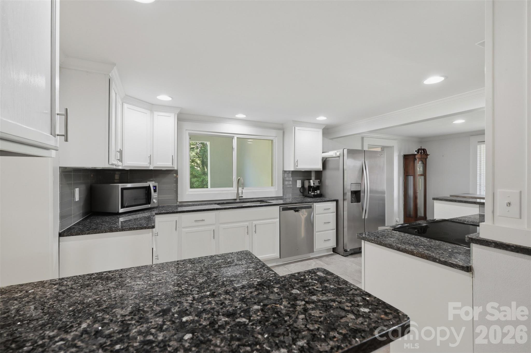 104 31st Avenue NE — Hickory