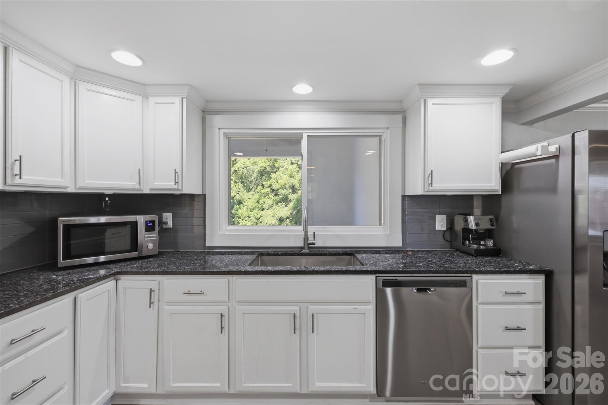 104 31st Avenue NE — Hickory