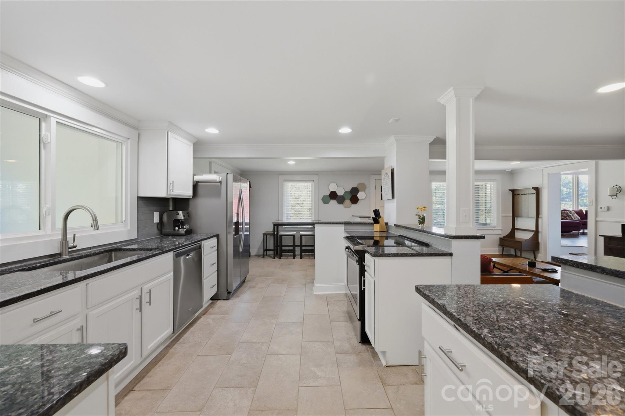 104 31st Avenue NE — Hickory
