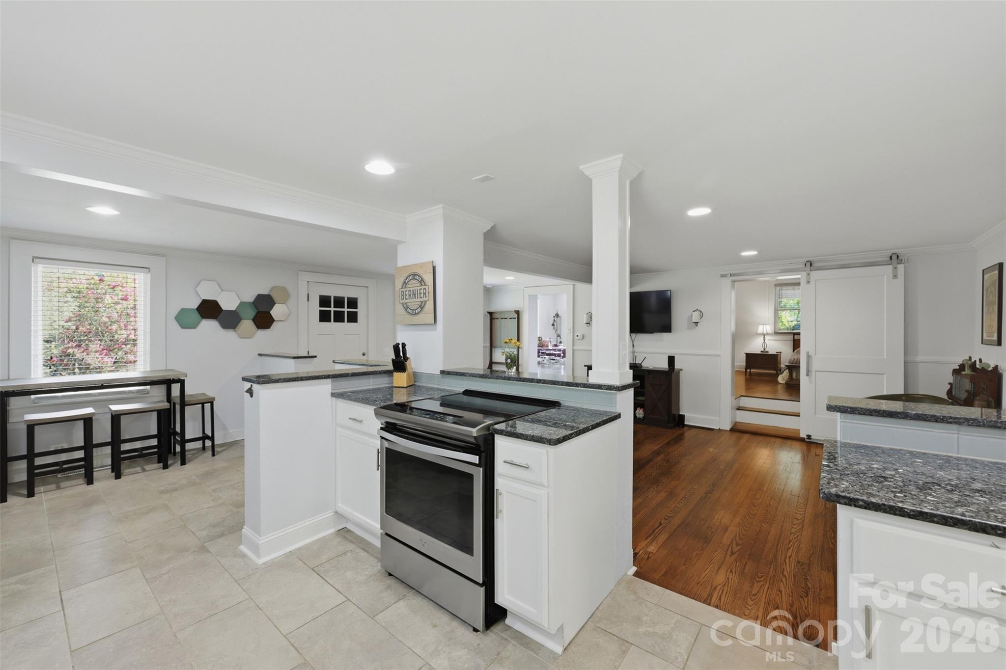 104 31st Avenue NE — Hickory
