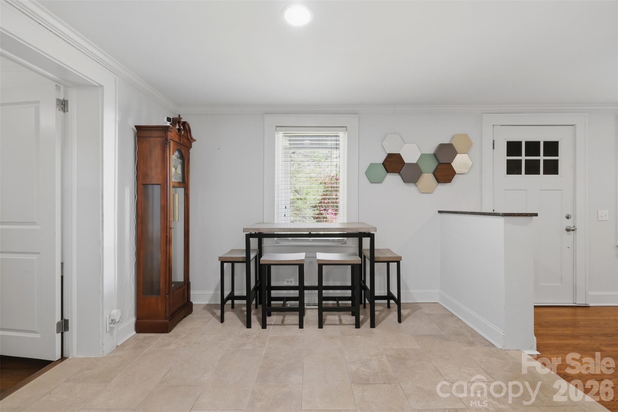 104 31st Avenue NE — Hickory